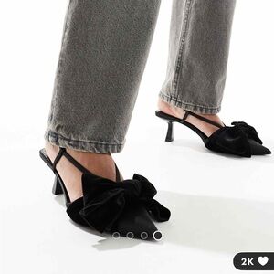 Stradivarius pointed heel with bow in black - 41